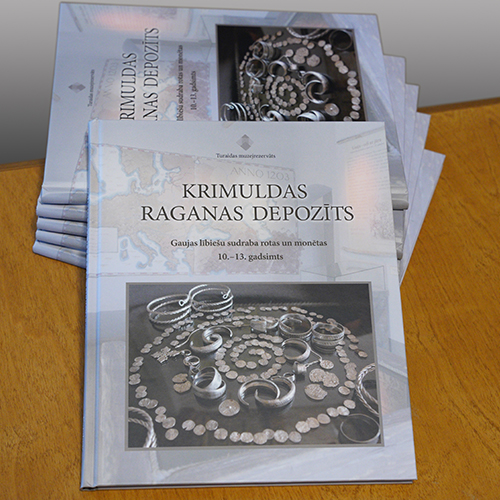 Turaidas muzejrezervāta sagatavotais katalogs „Krimuldas Raganas depozīts – Gaujas lībiešu sudraba rotas un monētas. 10. -13. gadsimts"